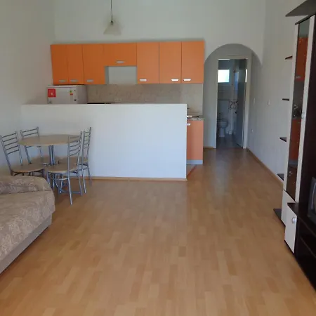 Kristo Apartment *