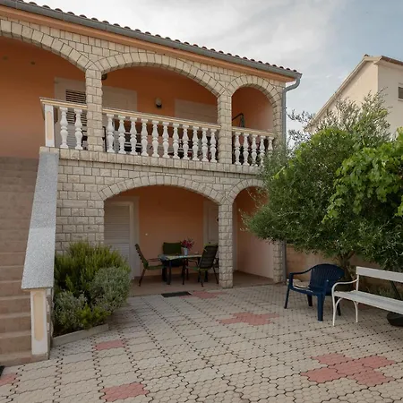 Kristo Apartment
