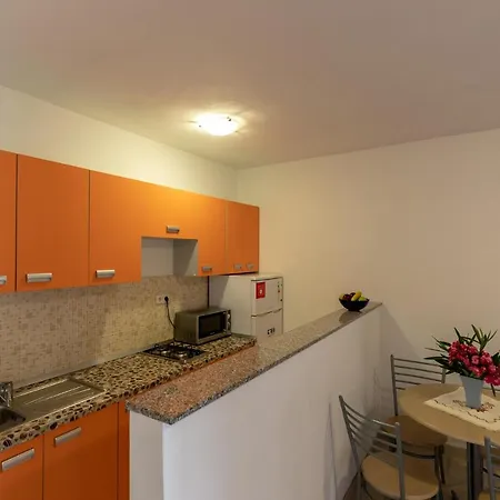 Kristo Apartment Vir
